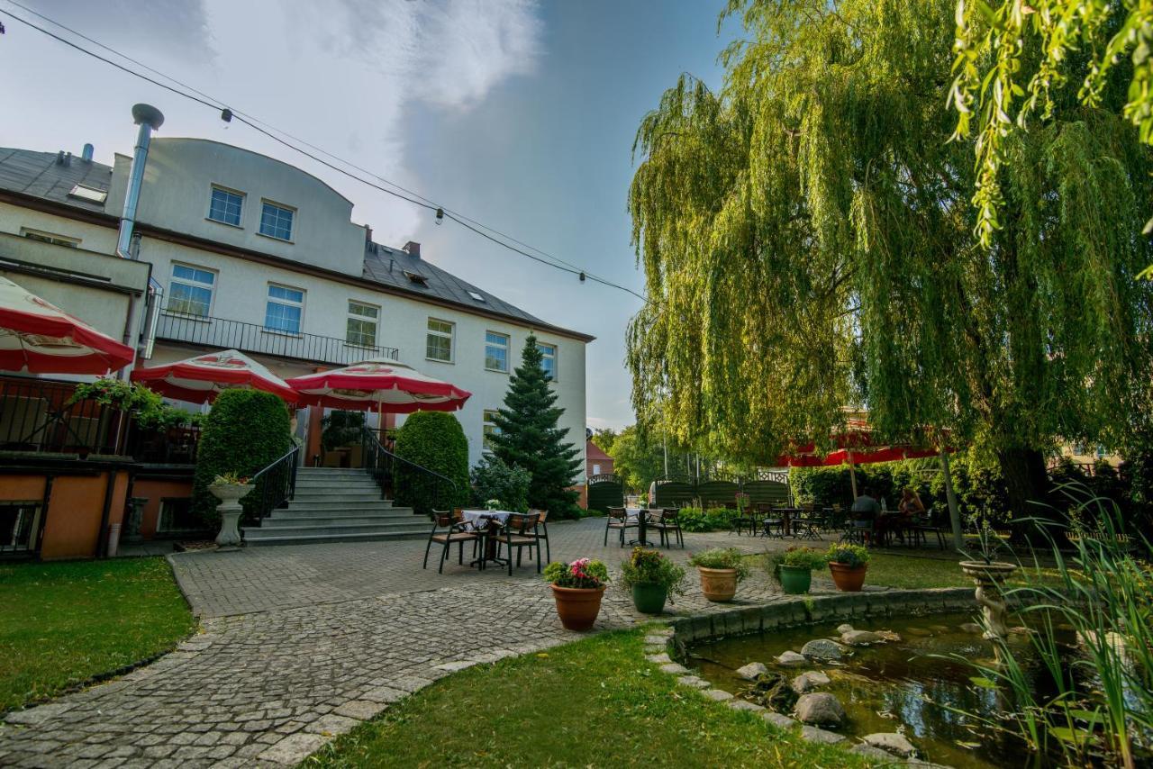 Hotel Bialy Domek Walcz Exterior photo